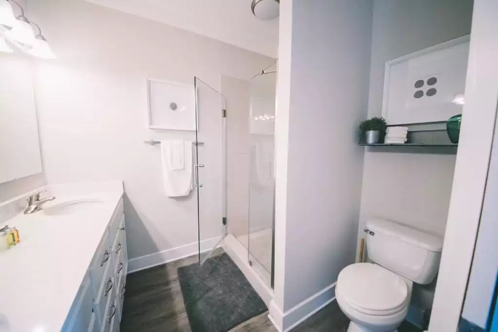 Second floor master bath with towel hooks