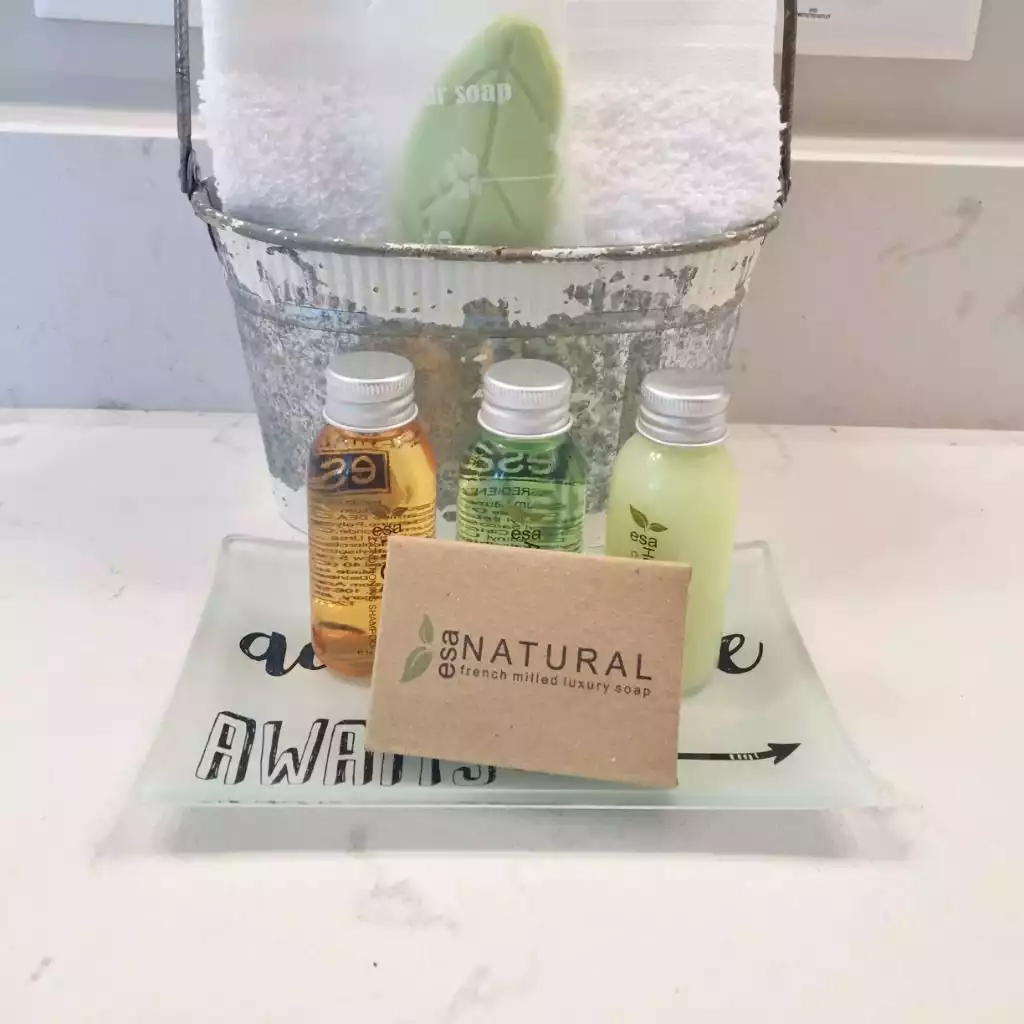 Thoughtful bath details